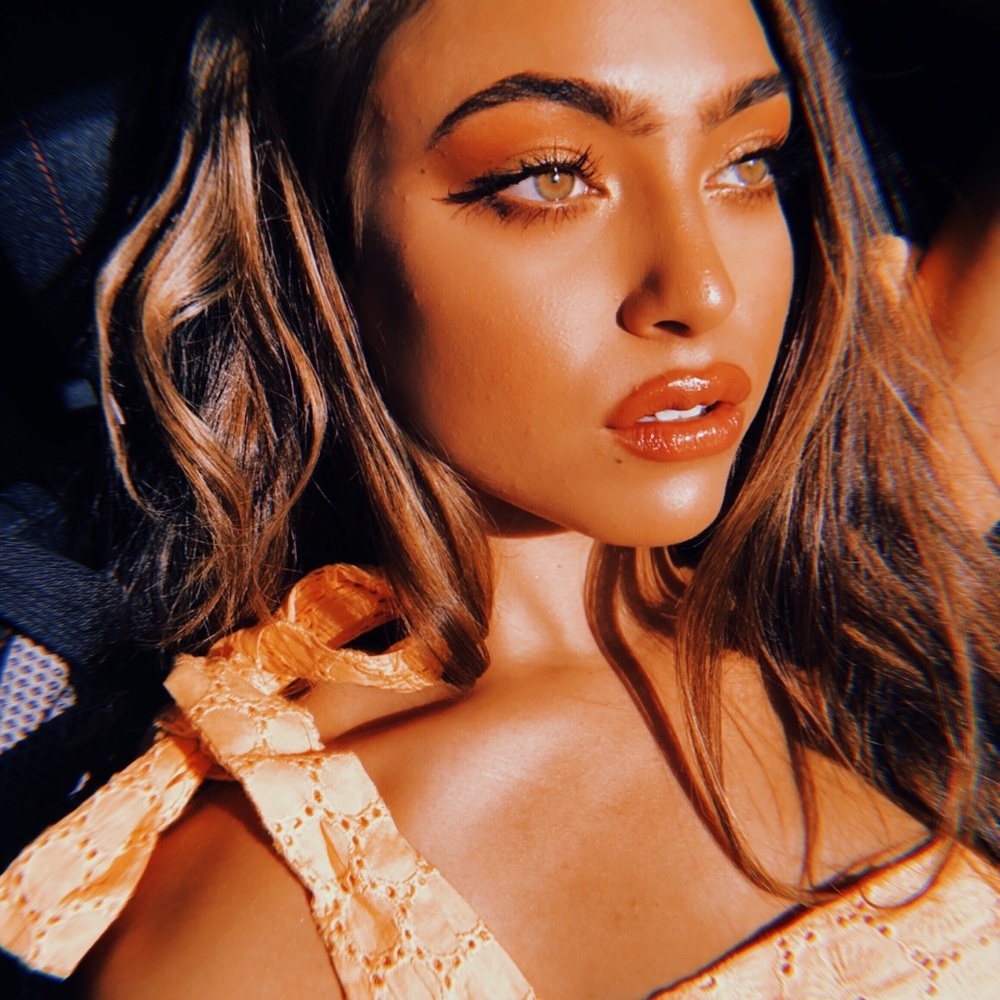 Meet your Posher, Talia